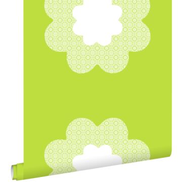 papier peint fleurs en dentelle vert citron de ESTAhome
