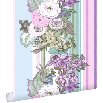 papier peint fleurs vintage violet clair et bleu de ESTAhome