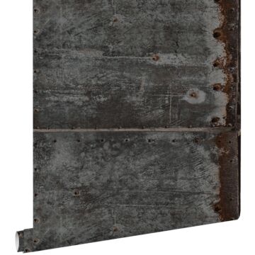 papier peint plaques métalliques noir et brun rouille de ESTAhome
