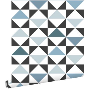 papier peint triangles blanc, noir, vintage bleu et bleu clair de ESTAhome