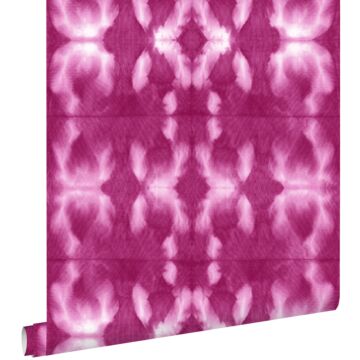 papier peint motif shibori tie-dye rose intense fuchsia de ESTAhome